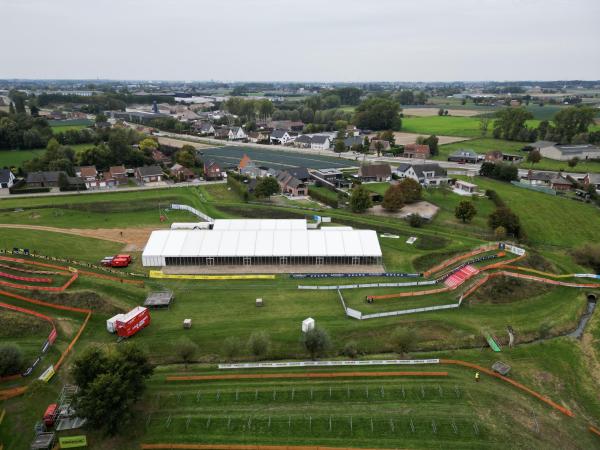Berencross Tenten Vannieuwenhuyze